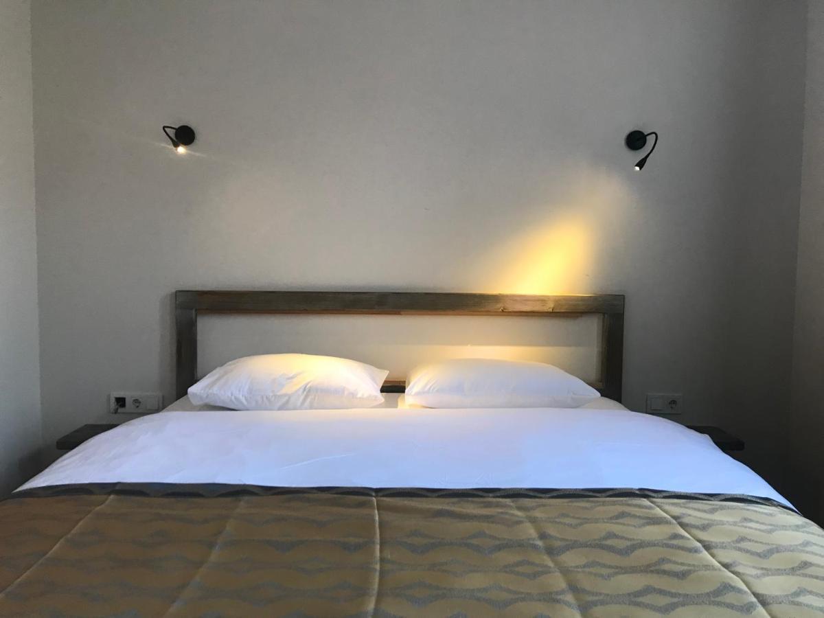 Zimmer mit Queensize-Bett und Gartenblick